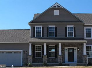 19 Ledgestone Dr, Dillsburg, PA 17019