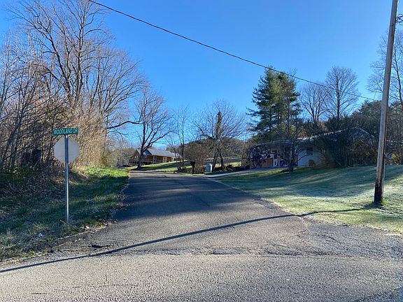 5th image of 373 E Hillcrest Dr