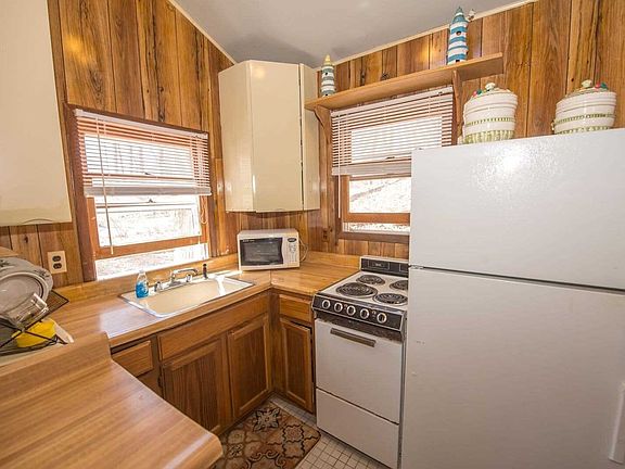 3rd image of 356-38-38 Oakleigh Ave