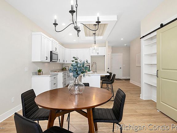 4th image of 1004 Castlebayway Way #159