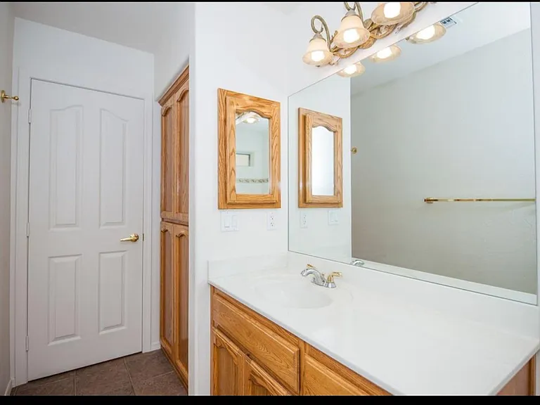2153 W 22nd Pl — Photo 6