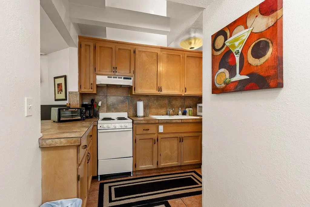 712 N 8th St #7 Boise ID 83702 — Photo 3