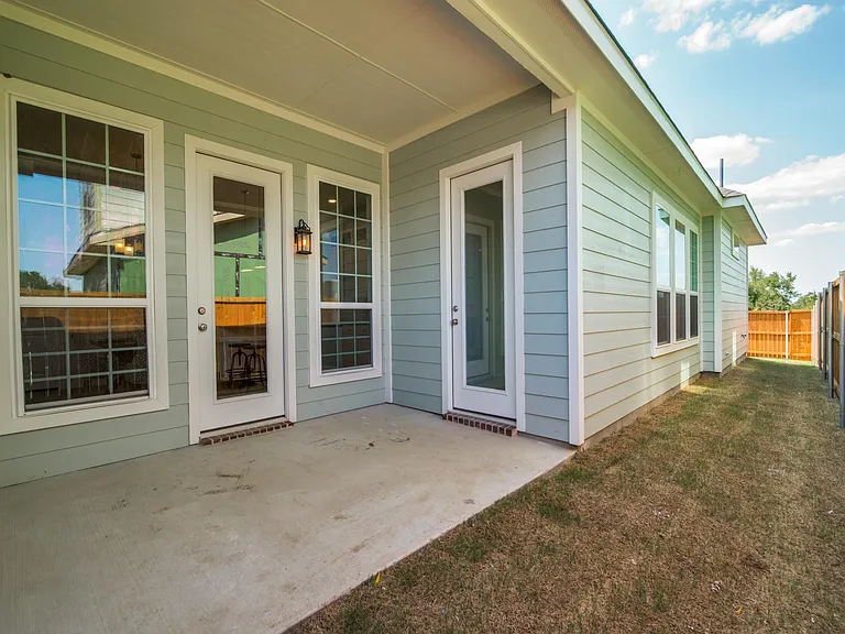 711 Mulberry Ct — Photo 14