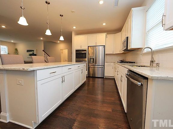 4th image of 1003 Meadow Pond Dr