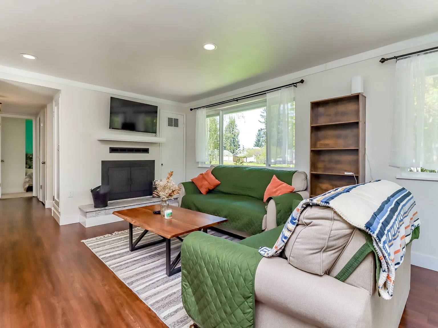 4 bed, 1884 sqft, $3,200 — Photo 3