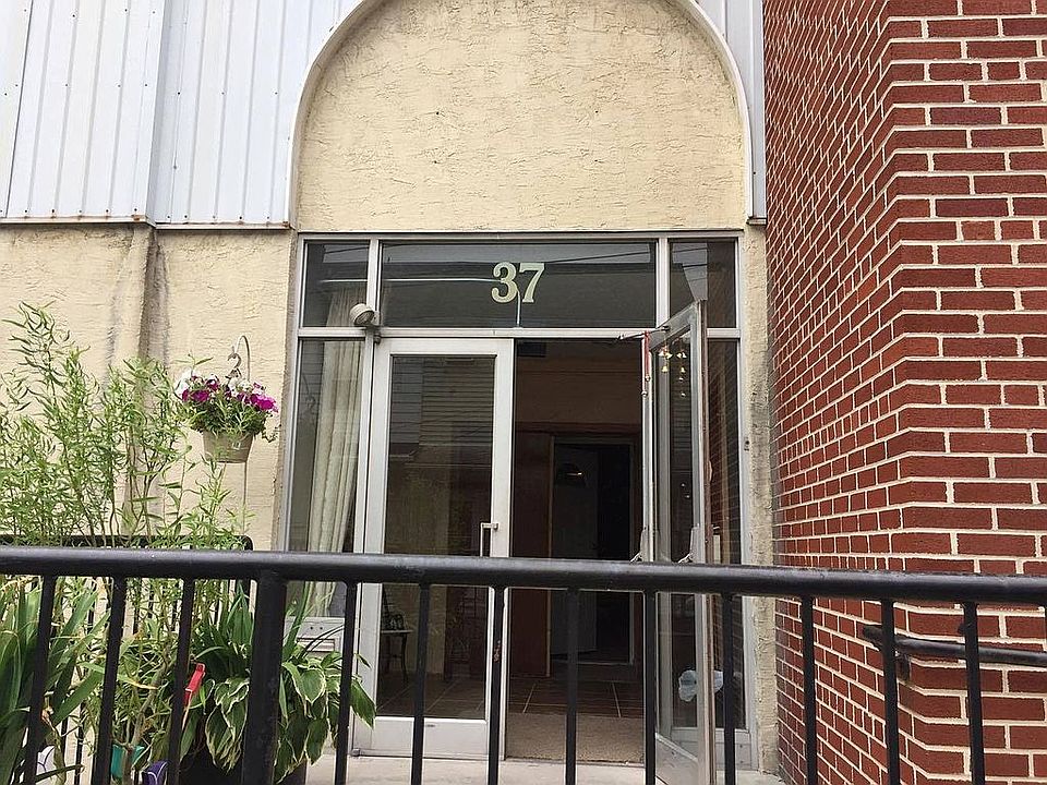 front door/lobby