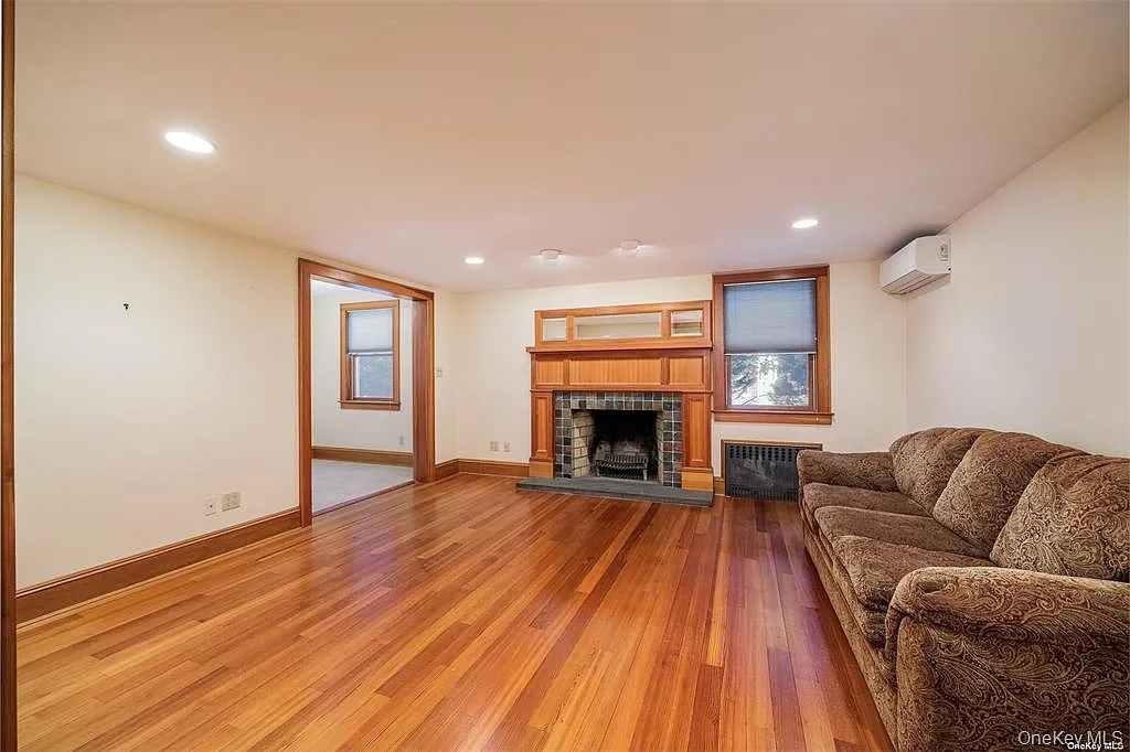 2 bed, 900 sqft, $3,500 — Photo 2