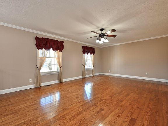 4th image of 173 Castle Dr NW