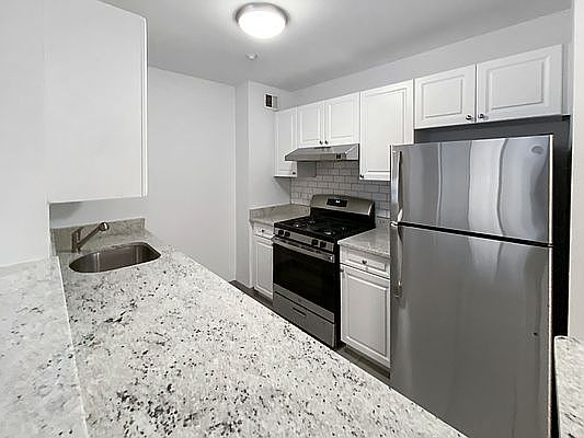 4th image of 304 W 117th St APT 2E
