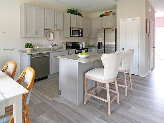 3rd image of 5400 Bradenton Dr #8HPGZ8