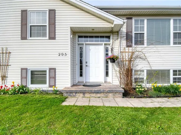 295 Glencairn Dr, Moncton, NB E1G 3W1