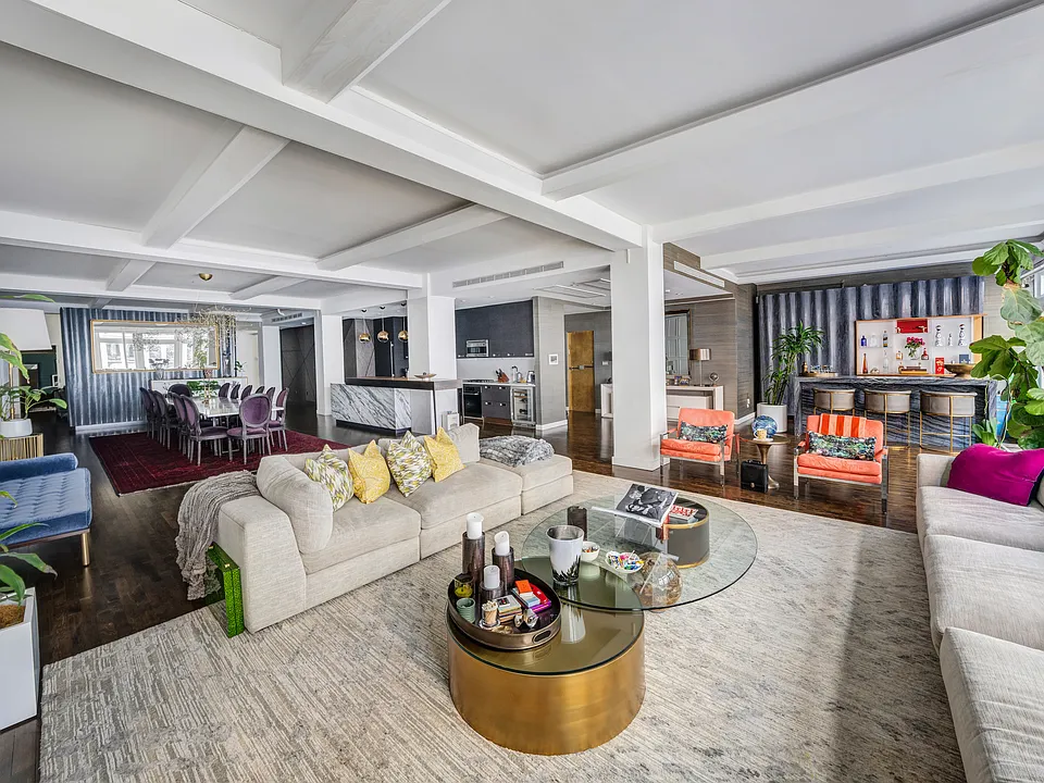 147 W 22nd St #2