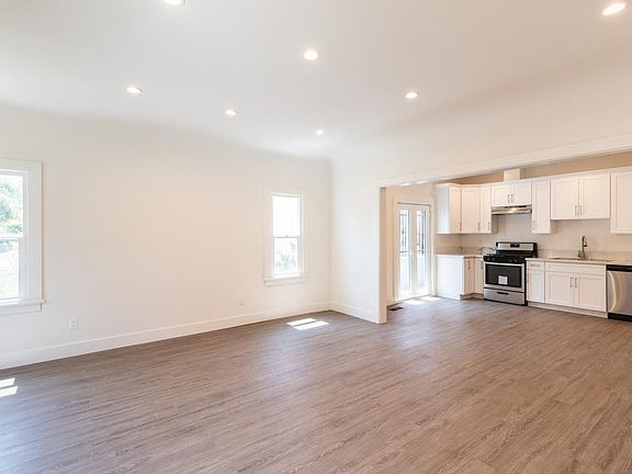 2nd image of 157 N Kenmore Ave #159