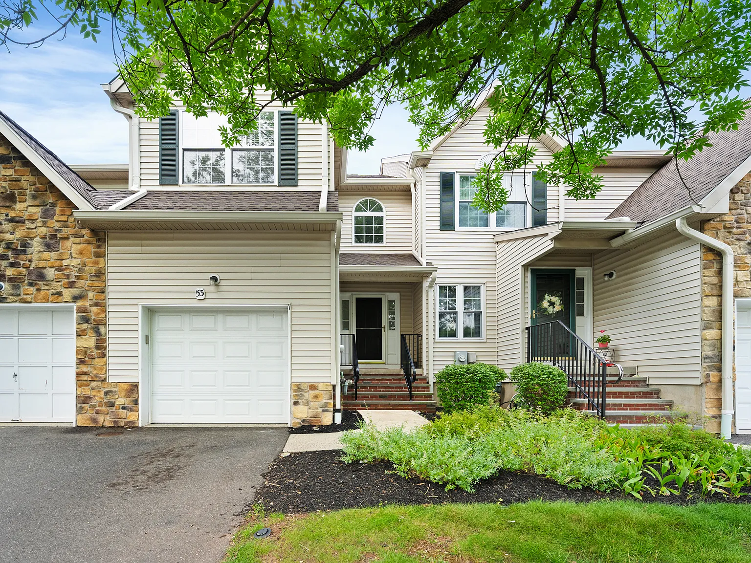 2 bed, 2.5 bath, 1378 sqft, $2,850 — Photo 1