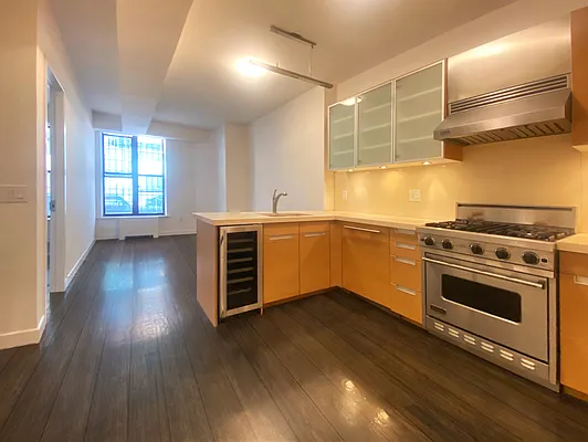 Rented by M G Commercial Realty | media 1
