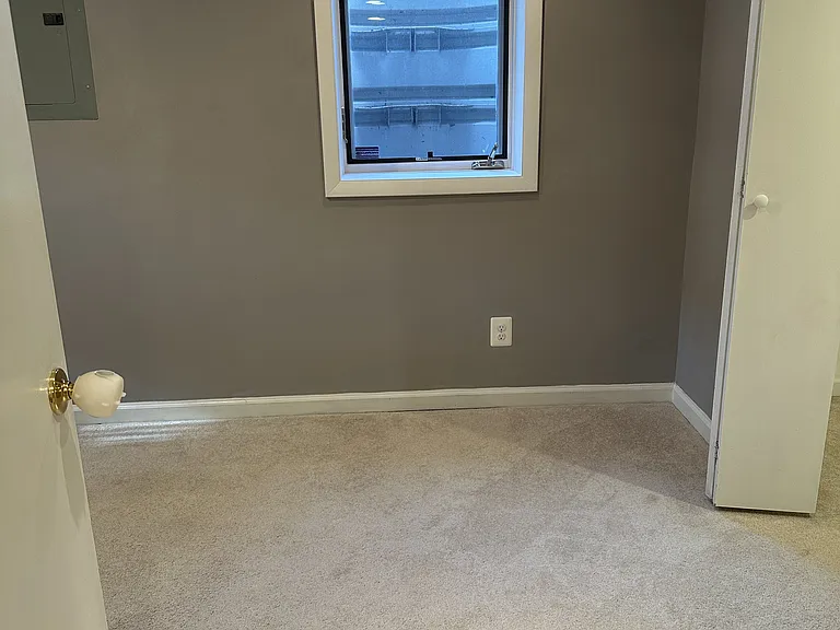 10 N Floyd St — Photo 38
