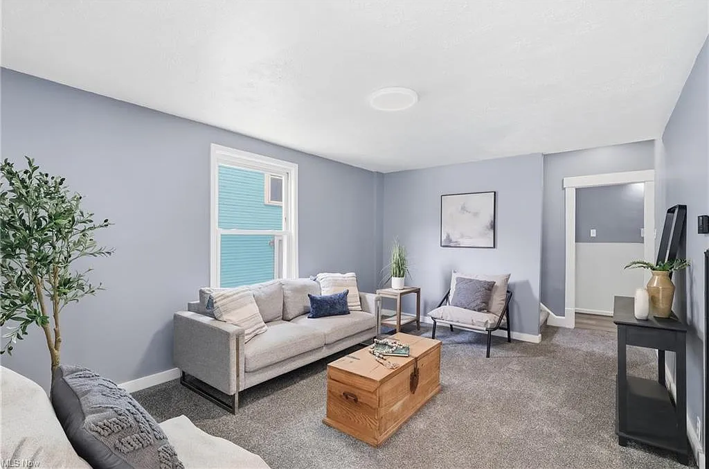 3 bed, 1152 sqft, $1,300 — Photo 3
