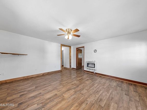 4th image of 817 Main St