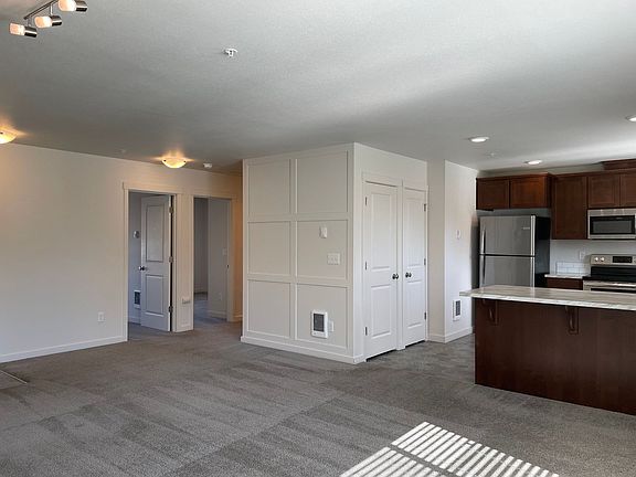 3rd image of 713 SE 2nd St #218