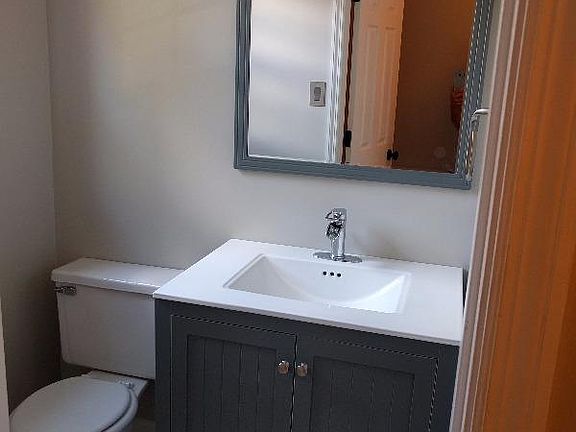 3rd image of 115 Ladbrook Ln