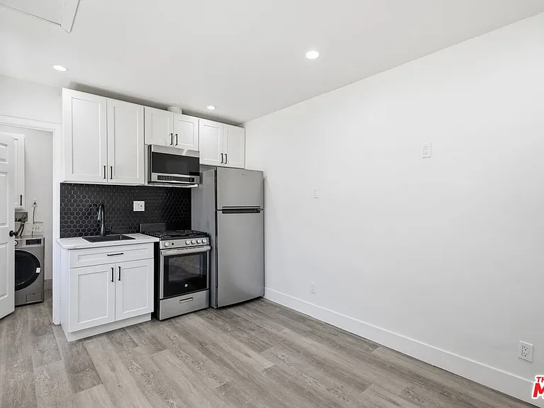 10530 Zelzah Ave — Photo 6
