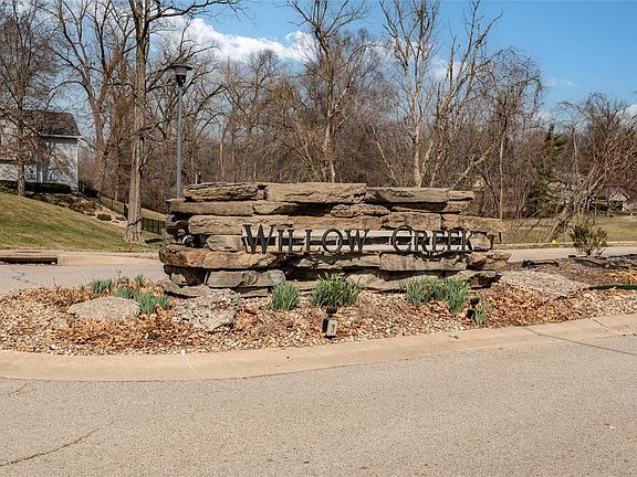 2nd image of 302 Willow Creek Dr
