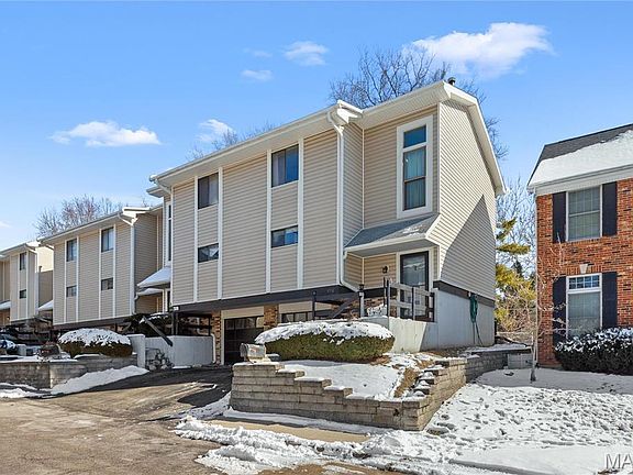 2nd image of 858 Lionsgate Dr