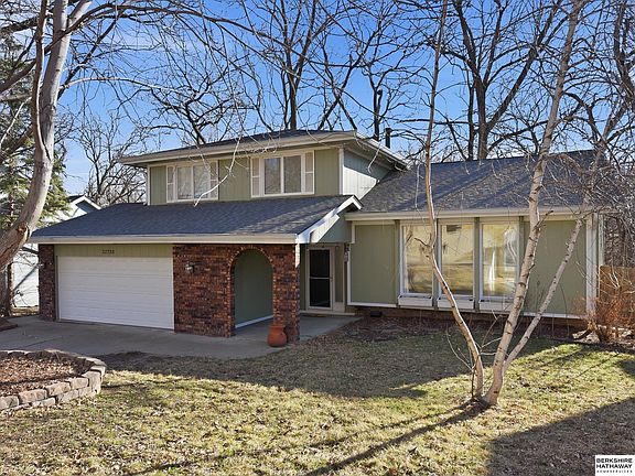 3rd image of 12733 Forestdale Dr