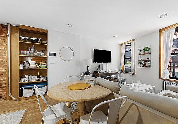 2nd image of 209 Mulberry St #3DD