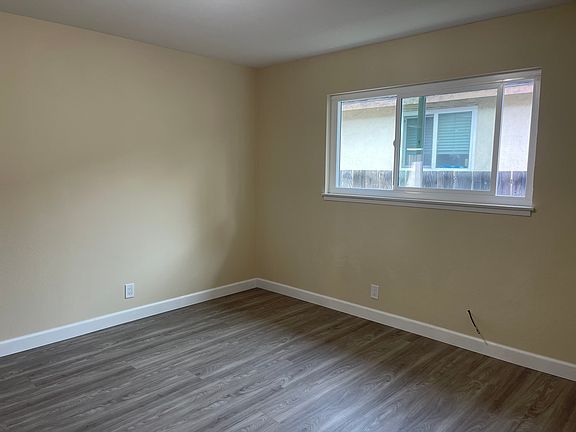 4th image of 877 Lewis Ave #877