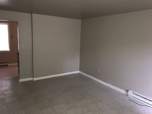 3rd image of 43 Clover Ave NE