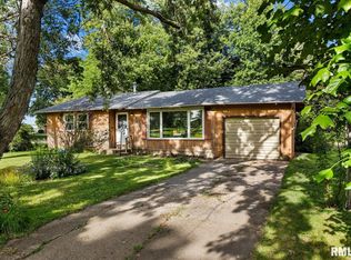 908 S Collins St, Manito, IL 61546