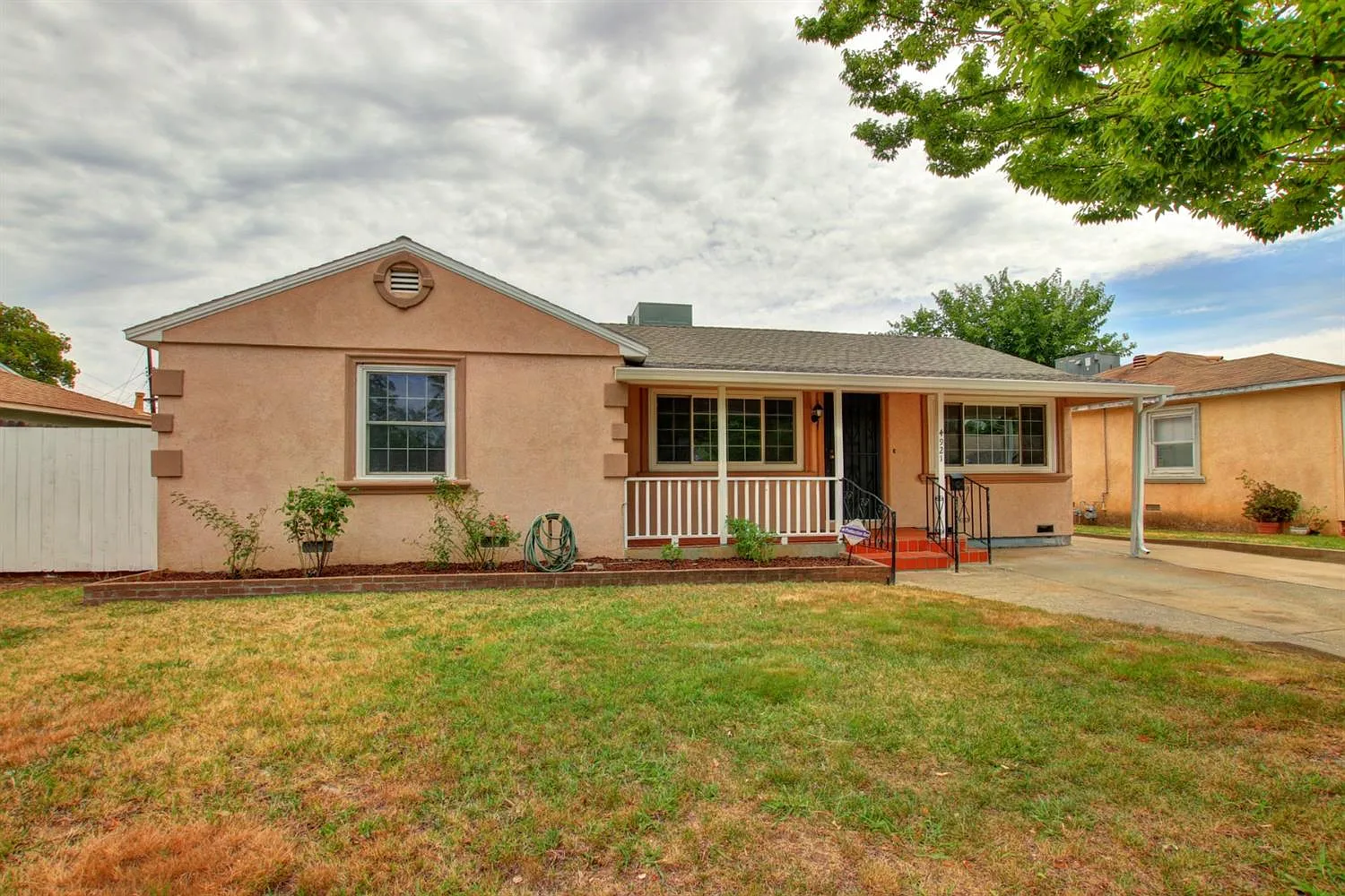 4921 49th St photo 1