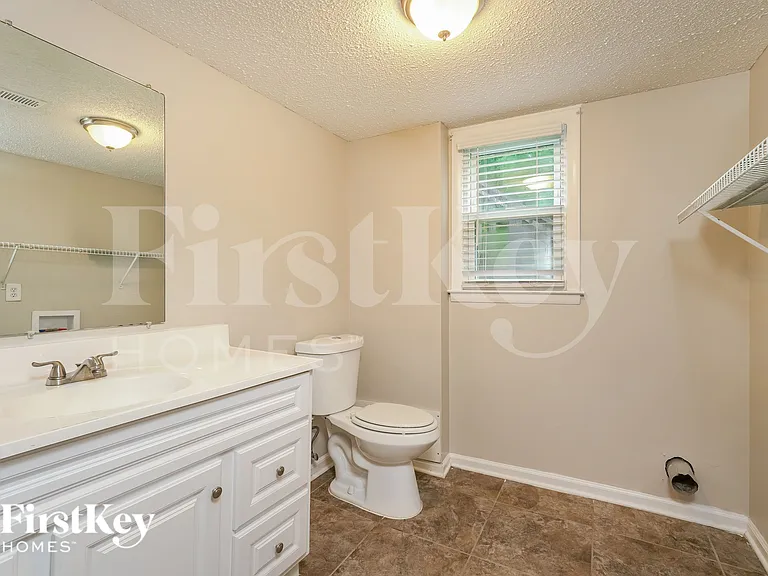160 Rhyne Ct — Photo 17