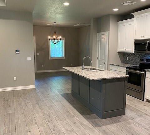 2nd image of 901 Briarwood Pl