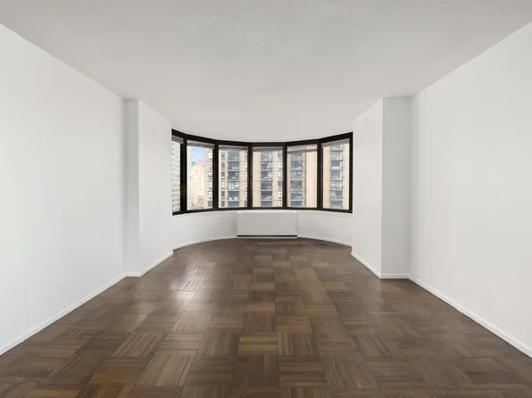 330 East 38th Street image 6 of 10