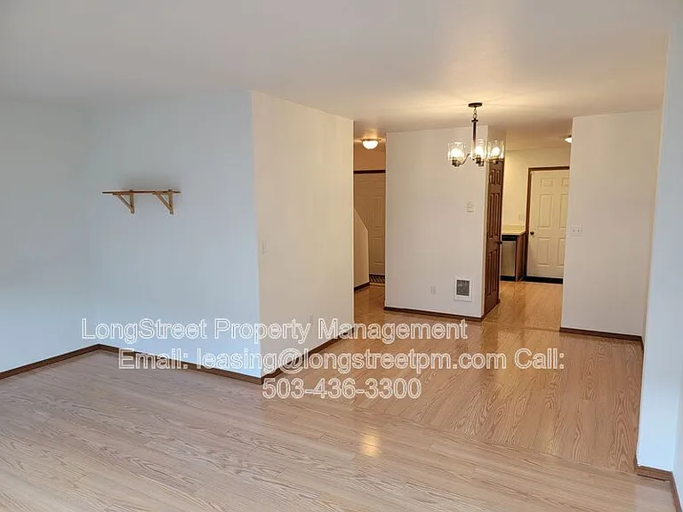 3121 NE Flintlock Pl — Photo 1