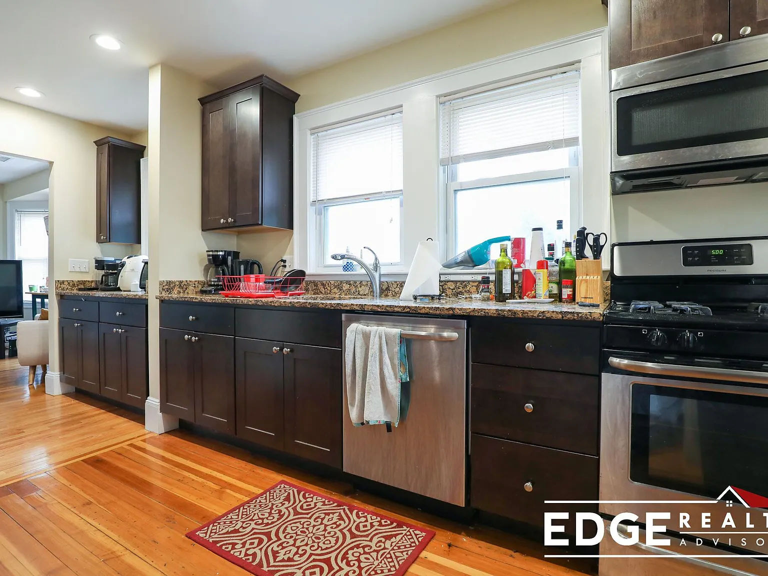 3 bed, 1200 sqft, $3,600 — Photo 2