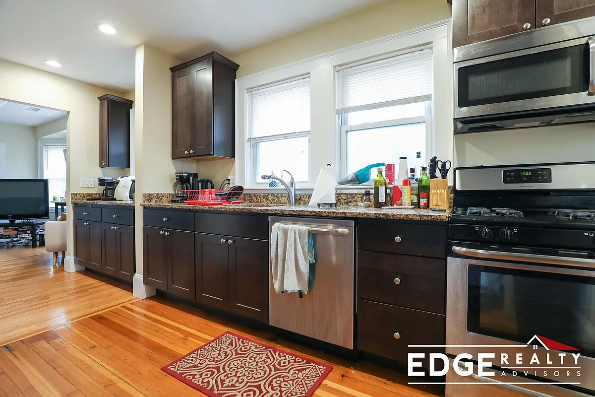 Building Photo - 24 Matchett St #1