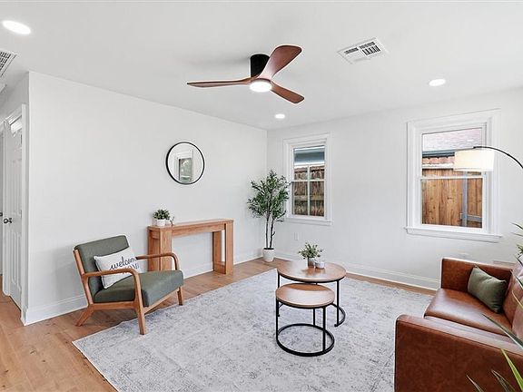 4th image of 814 Waltham St