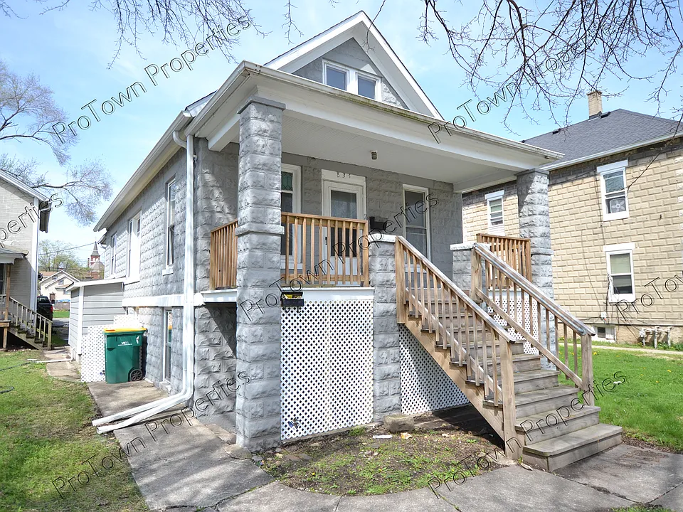 3 bed, 1.0 bath, 817 sqft, $1,225