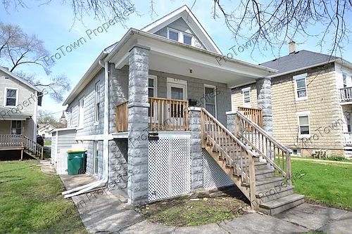 3 bed, 1.0 bath, 817 sqft, $1,225 Photo 1