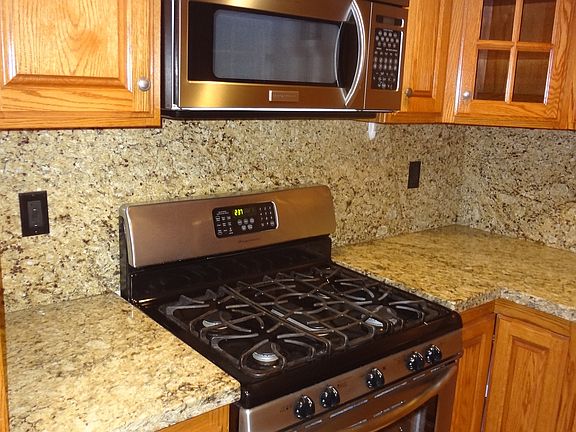 3rd image of 143 Sonoma Ln