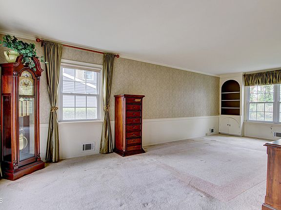 4th image of 8 Brentwood Avenue