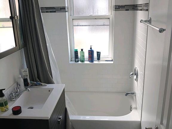 2nd image of 4218-4216 N Clark St #3EA