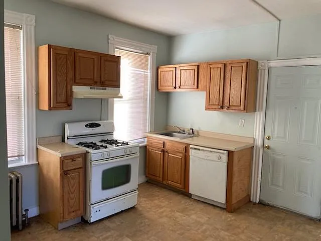 95 Russ St — Photo 2
