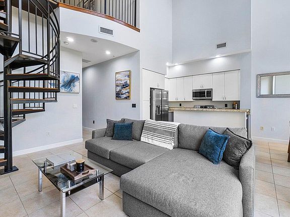 4th image of 801 S Olive Avenue #202