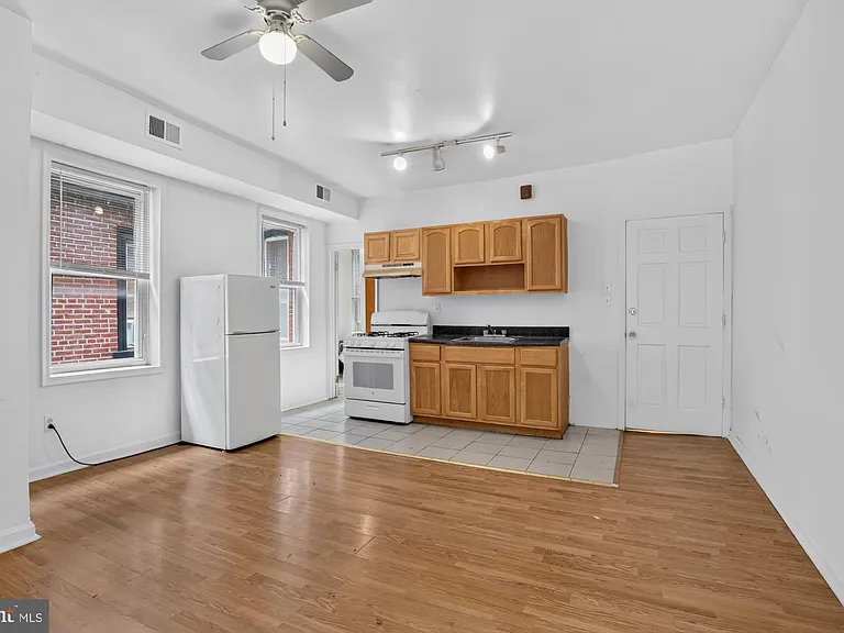 129 W Susquehanna Ave #2F — Photo 2