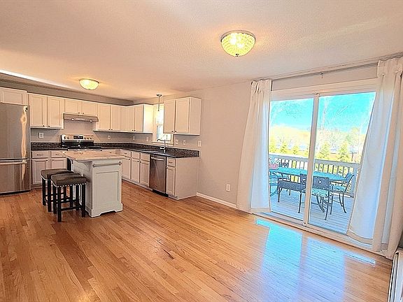 4th image of 120 Spring St