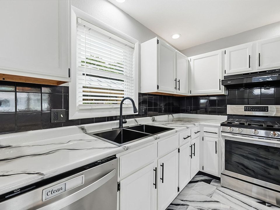 1st image of 5 Timber Ln